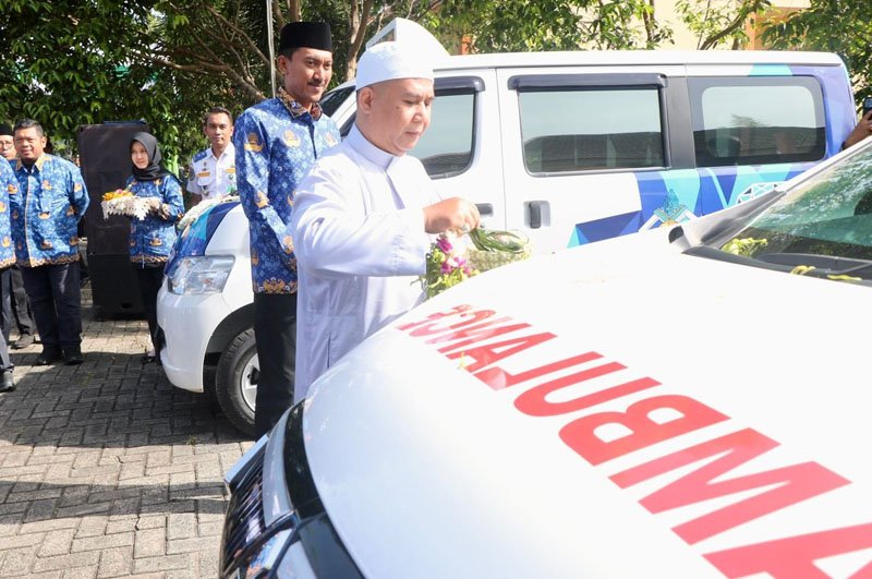 Bupati Saidi Tegaskan Komitmen Transformasi Kesehatan 1 Hal 4 4 Klm MTP1 Penyerahan Ambulance