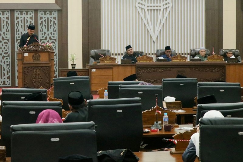 Bahas Empat Raperda, Bupati Jawab Pemandangan Umum Fraksi 1 Hal 4 4 Klm Martapura Empat Raperda