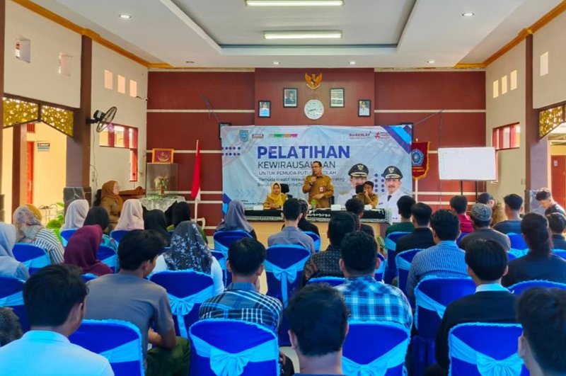 Pemuda Putus Sekolah Dilatih Jadi Wirausaha Mandiri 1 Hal 4 4 Klm Martapura Latihan Pemuda