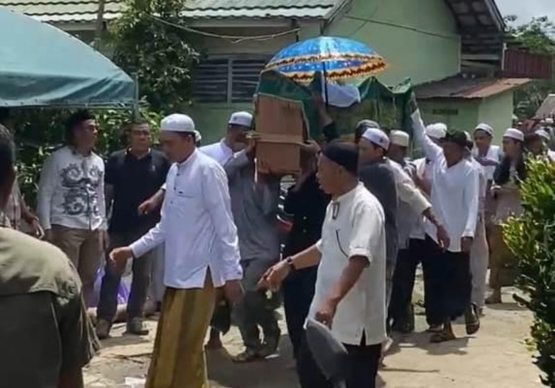 Hal 4 Foto Kontrak Kapuas 12
