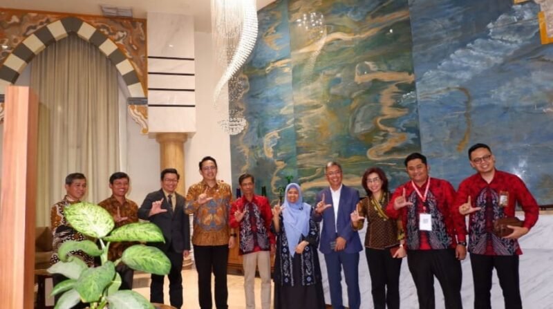 Jurusan Farmasi FMIPA ULM Sukses Gelar Seminar Nasional APTFI 2025 1 IMG 20251101 WA0002 e1761965362526