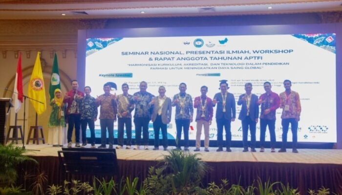 Jurusan Farmasi FMIPA ULM Sukses Gelar Seminar Nasional APTFI 2025 3 IMG 20251101 WA0003