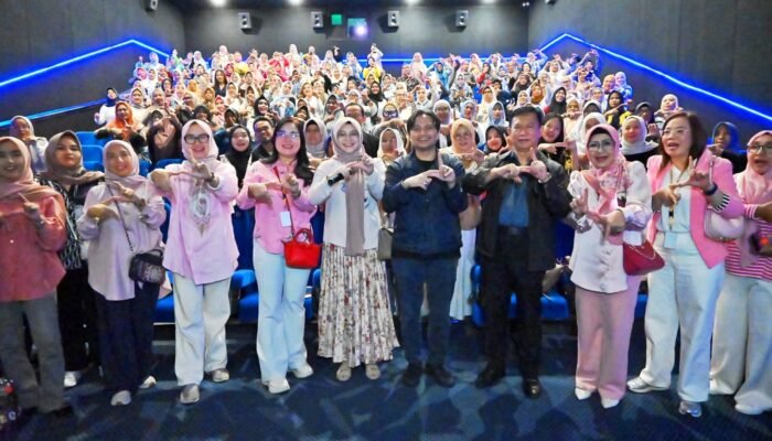 Rajut Kebersamaan, NSC dan BKOW Kalsel Nonton Bareng Film Inspiratif “Air Mata di Ujung Sajadah 2”