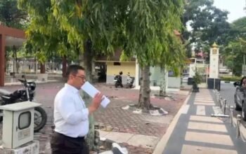 Sekda dan Kabag Protokol Riau Dibawa KPK Usai Geledah Kantor Gubernur 9 IMG 20251110 WA0017