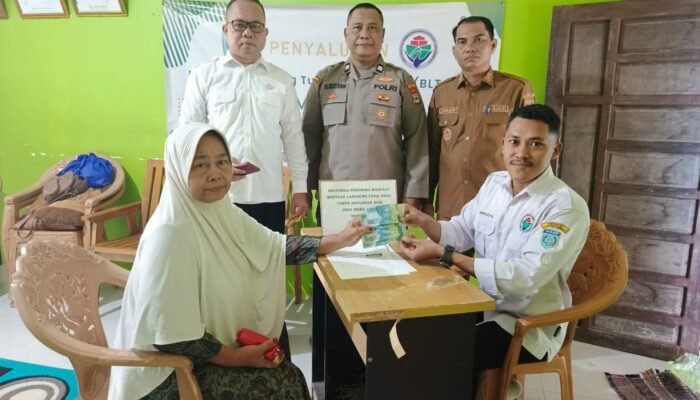 Belasan KPM Mekar SariTerima BLT DD Tahap XI