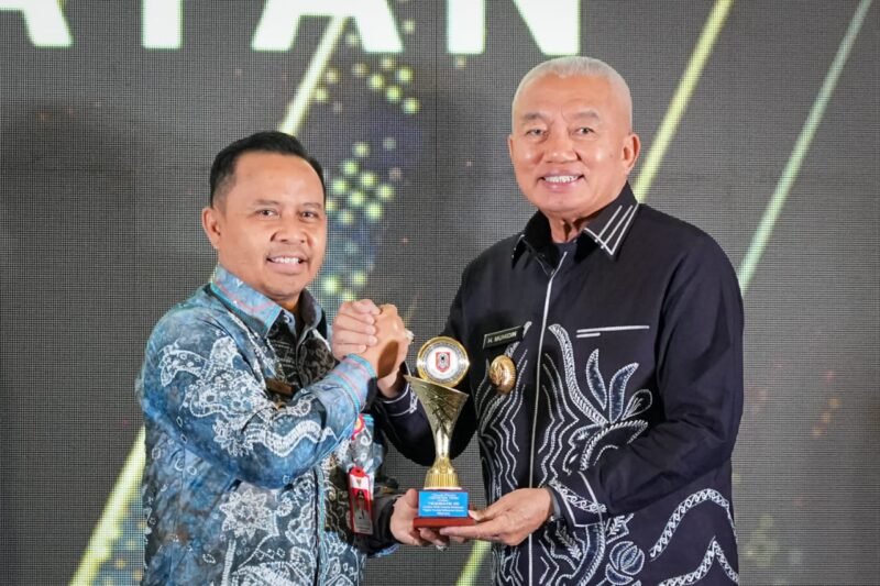 Kado Manis Jelang HUT Tapin, Bupati H Yamani Raih Penghargaan Kesehatan. 1 IMG 20251111 WA0041 e1762847510796