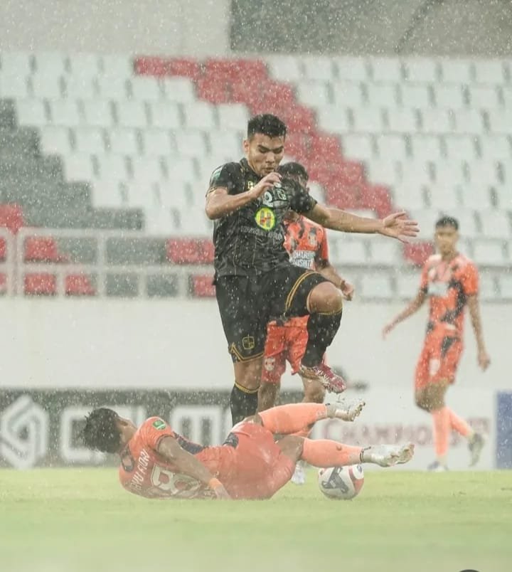 Bermain 10 Orang, Barito Putera Kalahkan Kendal Tornado FC 2-1 1 IMG 20251112 WA0035