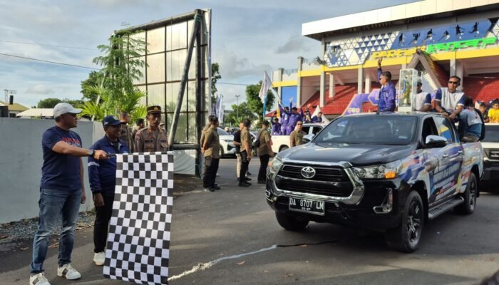 Trofi Emas Diarak Keliling Tanah Laut, Bupati Rahmat Sebut Kemenangan Ini Milik Seluruh Warga