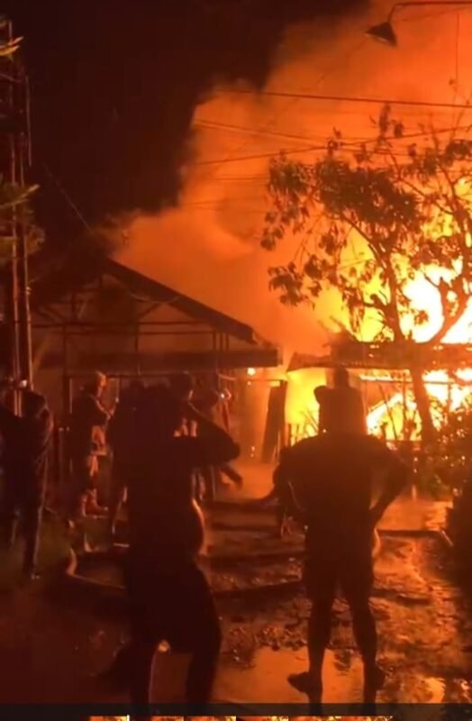 Si Jago Merah Mengamuk di Komplek Amanda di Jalan A Yani Km 3,5 Banjarmasin 1 IMG 20251115 WA0031 e1763210680959