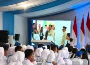 Prabowo ke SMPN 4 Bekasi, Luncurkan Smartboard untuk Sekolah