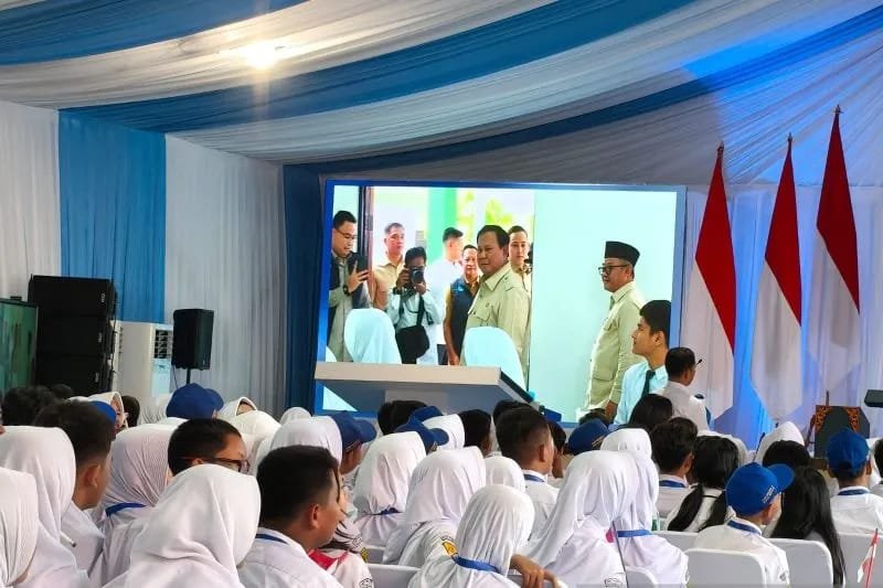 Prabowo ke SMPN 4 Bekasi, Luncurkan Smartboard untuk Sekolah 1 IMG 20251117 WA0021