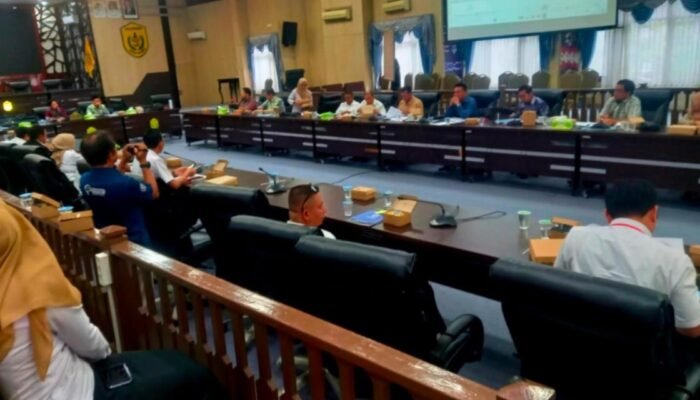 Wakil Ketua DPRD Isnaini Desak Ketua Fraksi Tegakkan Disiplin Banggar, Pembahasan APBD 2026 Banyak Kursi Kosong