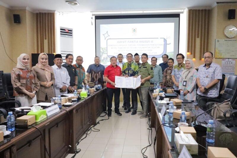 Pemprov Kalsel Kembali Kuasai Mayoritas Saham, Pansus III Setujui Tambahan Modal Rp400 Miliar Bank Kalsel 1 IMG 20251121 WA0034 scaled e1763733788998