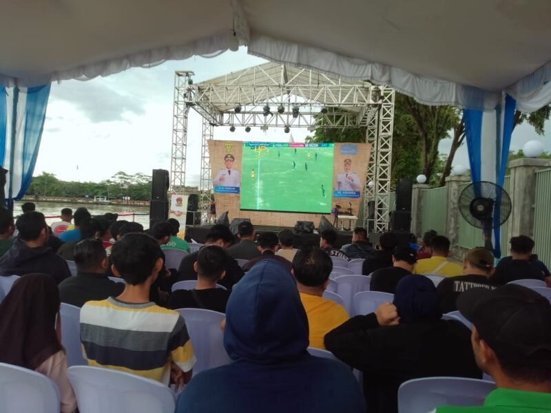 Bartman Bersorak Kegirangan Usai Barito Putera Bungkam Persipal FC 3-0 di Acara Nonbar di Acara Cangkurah 1 IMG 20251122 WA0059 e1763816017434