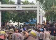 Massa Sempat Terobos Pagar Betis Saat Menunggu Hasil Diskusi di Rumah Banjar, Situasi Nyaris Memanas