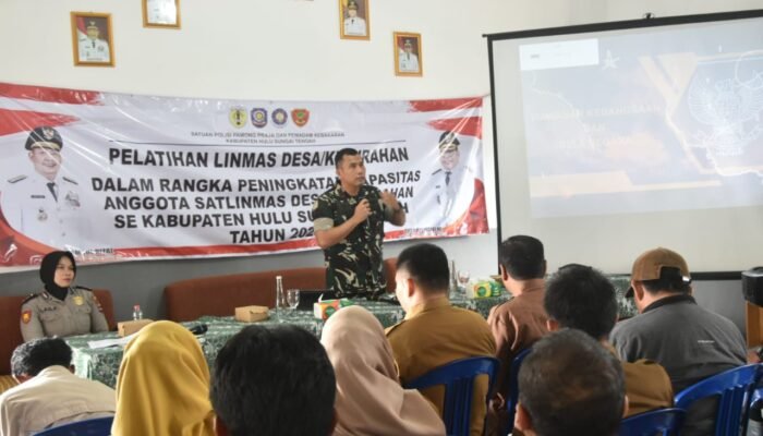 Tingkatkan Kapasitas Linmas, Dandim 1002/HST Beri Materi Bela Negara