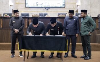 Perkuat Peran Penopang Pertumbuhan Ekonomi Daerah, DPRD Kalsel Setujui Penambahan Penyertaan Modal Bank Kalsel Rp400 M 4 IMG 20251125 WA0040