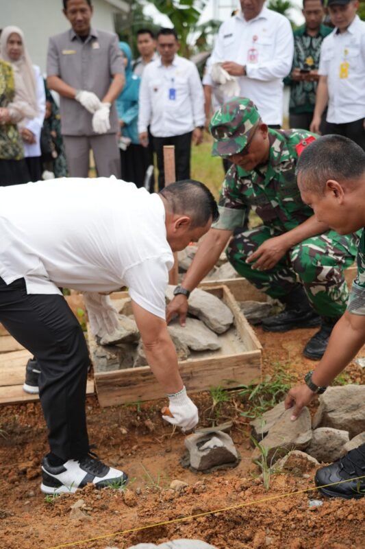 Peletakan Batu Pertama, Bupati Yamani Sebut Koperasi Harus Jadi Mesin Penggerak Ekonomi Warga 1 IMG 20251126 WA0028 scaled e1764141695448