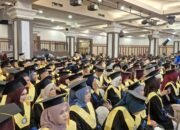 Universitas PGRI Kalimantan Kukuhkan 369 Sarjana, Tiga PGSD Raih Predikat Terbaik