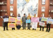 Bupati Kotabaru Serahkan Bantuan Program PK2D di Lokus Desa Sampanahan