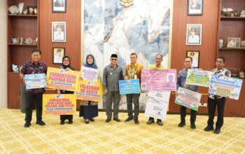 Bupati Kotabaru Serahkan Bantuan Program PK2D di Lokus Desa Sampanahan 4 IMG 20251128 WA0028 1