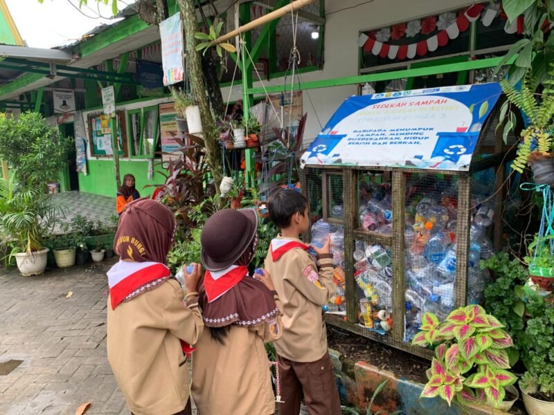 SDN Kebun Bunga 3 Perkuat Pengelolaan Sampah untuk Menembus Adiwiyata Mandiri 1 IMG 20251129 WA0026 e1764423614676