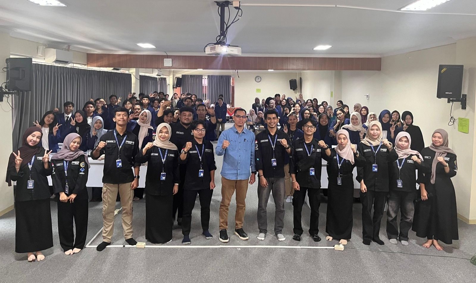 Usai kegiatan Dr. Didi Susanto, foto bersama dengan peserta. (KP/Repro)