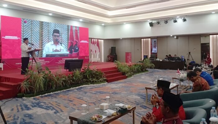 Wagub Hasnuryadi Tekankan Pentingnya Kolaborasi saat Hadiri Konferda dan Konfercab PDI Perjuangan Kalsel
