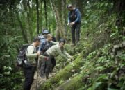 Tim Ekspedisi Juhu Tempuh Lima Hari Jalan Kaki Memberi Pelayanan ke Pelosok