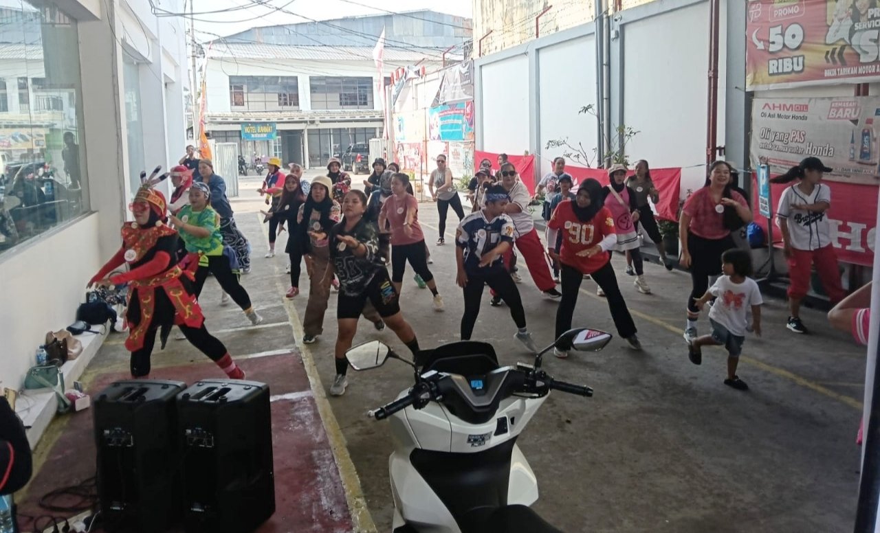 Zumba Party Honda Teladan Baru: Energi Positif dan Kebersamaan dalamSatu Irama 1 IMG 20251126 221143