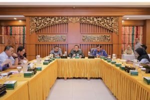 Ketua Pansus III DPRD Kalsel Singgung Ketidakhadiran Dirut Bank Kalsel 5 WhatsApp Image 2025 11 17 at 23.48.13