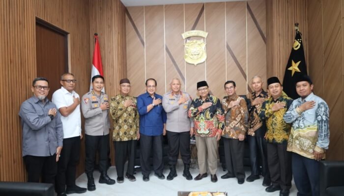 Kapolda Kalsel Mengapresiasi Suksesnya Momentum Bersejarah Milad ke-113 Muhammadiyah 3 WhatsApp Image 2025 11 26 at 17.09.01