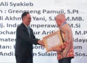 Gubernur Muhidin Raih Penghargaan Pembina Proklim 2025