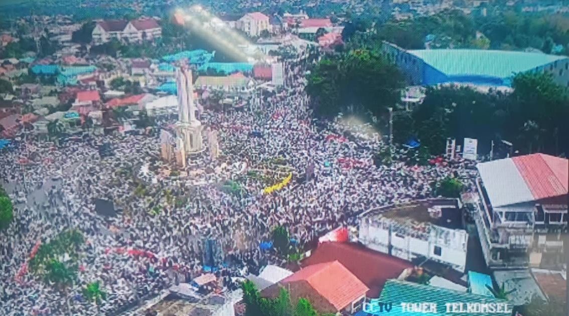 “Lautan Manusia" Hampir 5 Juta 1 1 5 klm 8 cm utama haul a