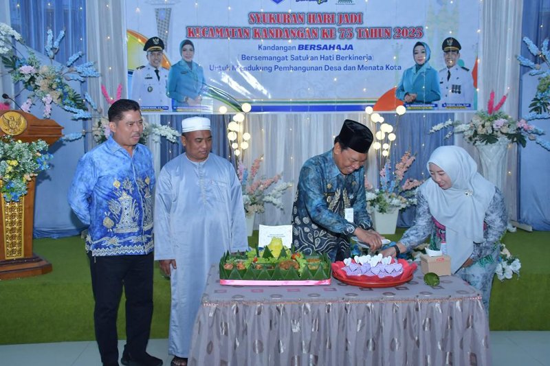Wabup Hadiri Syukuran Harjad ke-75 Tahun Kecamatan Kandangan 1 Hal 12 HSS 1 3 klm 14