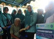 Moment Peringatan Hari Ibu Andi Irmayani Rudi Latif Serahkan Sembako Kepada Lansia Dan Penyandang Disabilitas