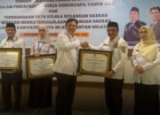 Tanbu Terima Penghargaan Terbaik II Administrasi Kependudukan Tahun 2025 Sekalsel