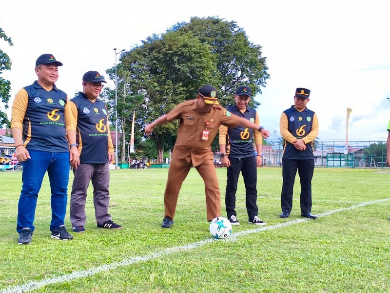Dorong Pembinaan Sepak Bola Usia Dini Berkelanjutan 1 Hal 12 Tapin 35 klm 7