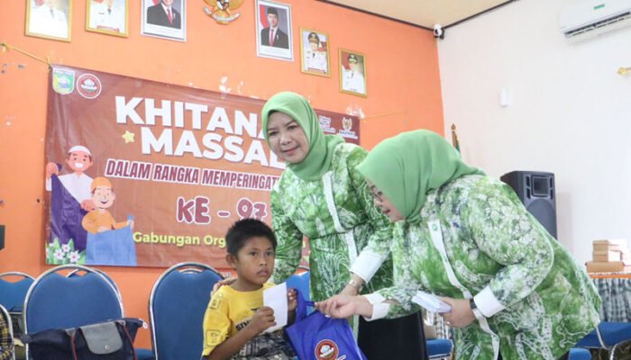 Rayakan Hari Ibu, GOW Tanah Laut Gelar Sunatan Massal