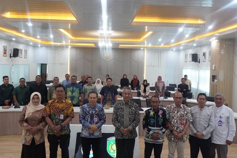 Hal 4 4 KLm Martapura Jajaki kolaborasi