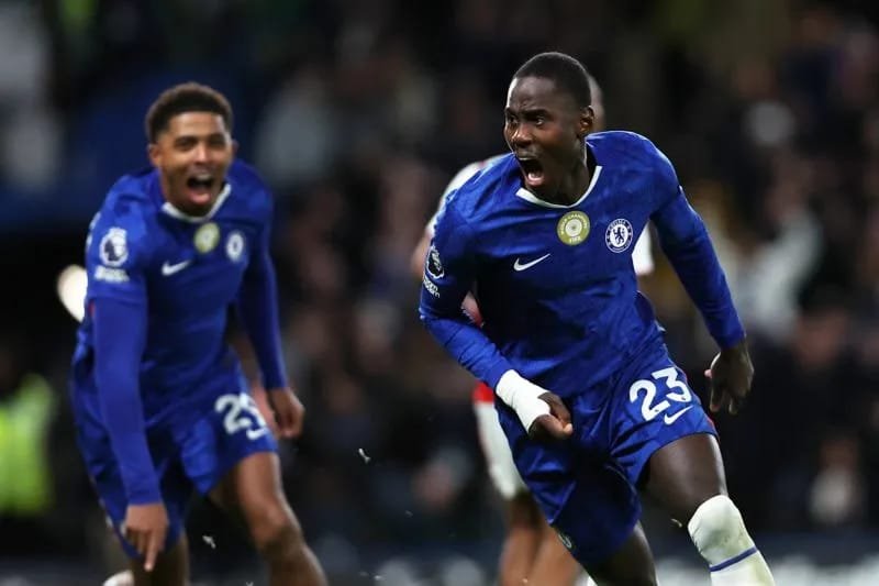 Arsenal Ditahan Imbang Chelsea Bermain 10 Orang 1 IMG 20251201 WA0001