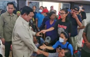 Prabowo Disambut Peluk Haru Warga Saat Tinjau Lokasi Bencana Tapanuli Tengah 9 IMG 20251201 WA0013