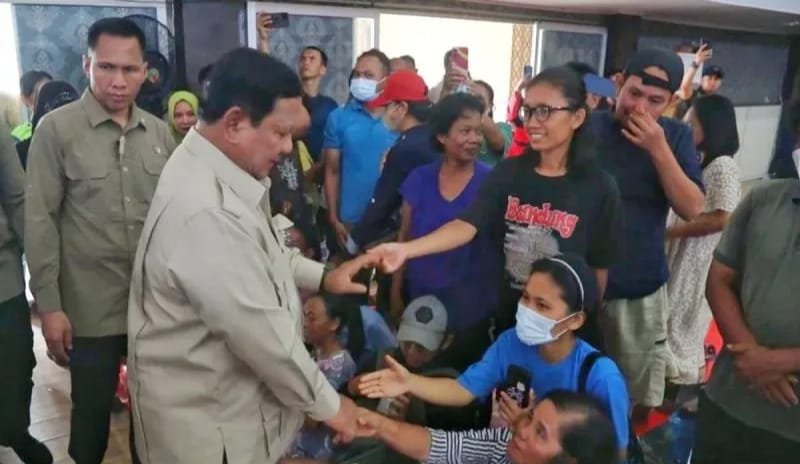 Prabowo Disambut Peluk Haru Warga Saat Tinjau Lokasi Bencana Tapanuli Tengah 1 IMG 20251201 WA0013