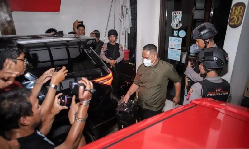 KPK Sita Dokumen Saat Geledah Rumah Mantan Bupati Ponorogo Sugiri Sancoko dan Adiknya 1 IMG 20251201 WA0014 1