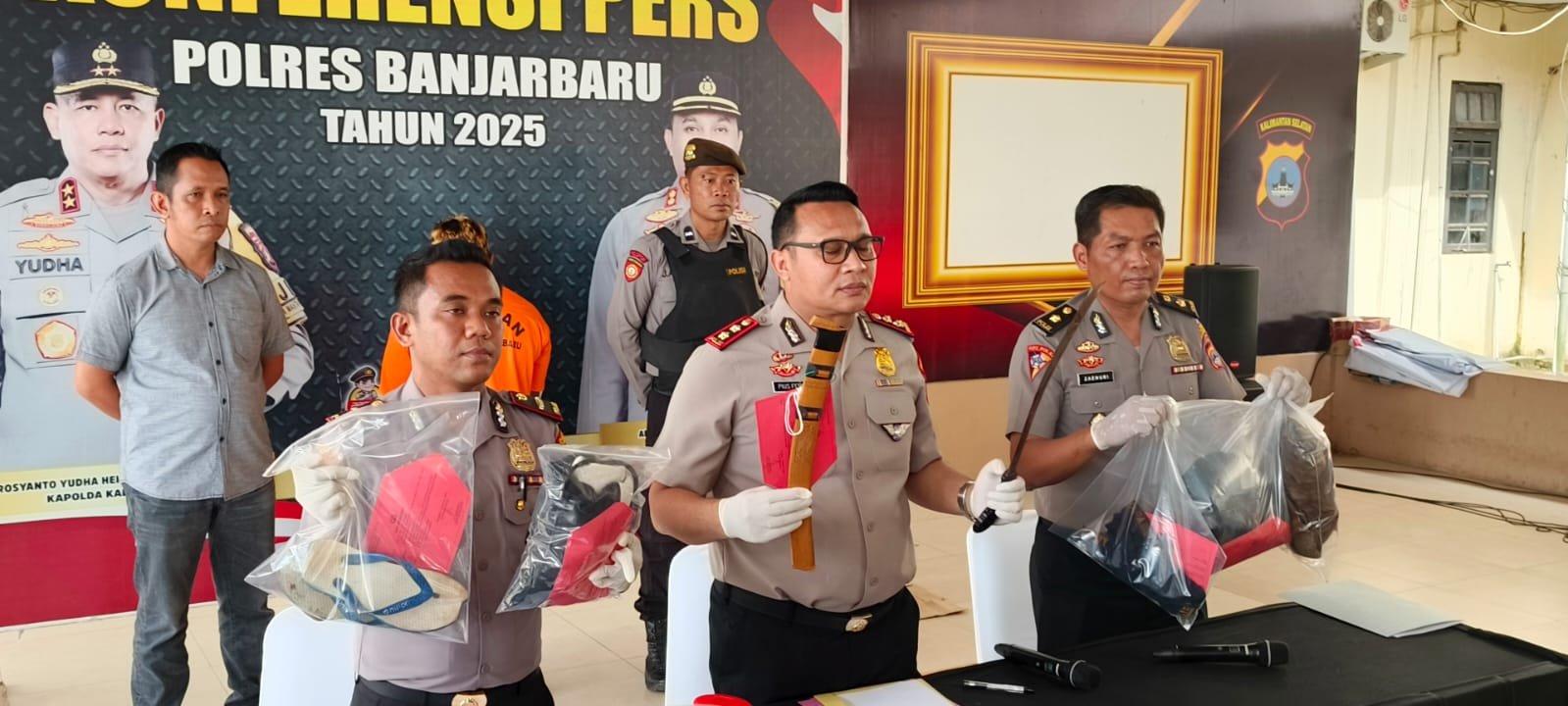 Polsek Cempaka Amankan Tersangka Pembunuhan di Kawasan Pumpung 1 IMG 20251202 WA0068