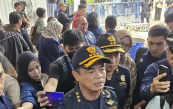 Diancam Dibekukan, Dirjen Bea Cukai Janji Benahi Kinerja Pelayanan 8 IMG 20251203 WA0021