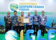 Gubernur Kalsel H Muhidin Terima Penghargaan Menteri PPN/ Bappenas RI Atas Keberhasilan Geopark Meratus menjadi UGGp