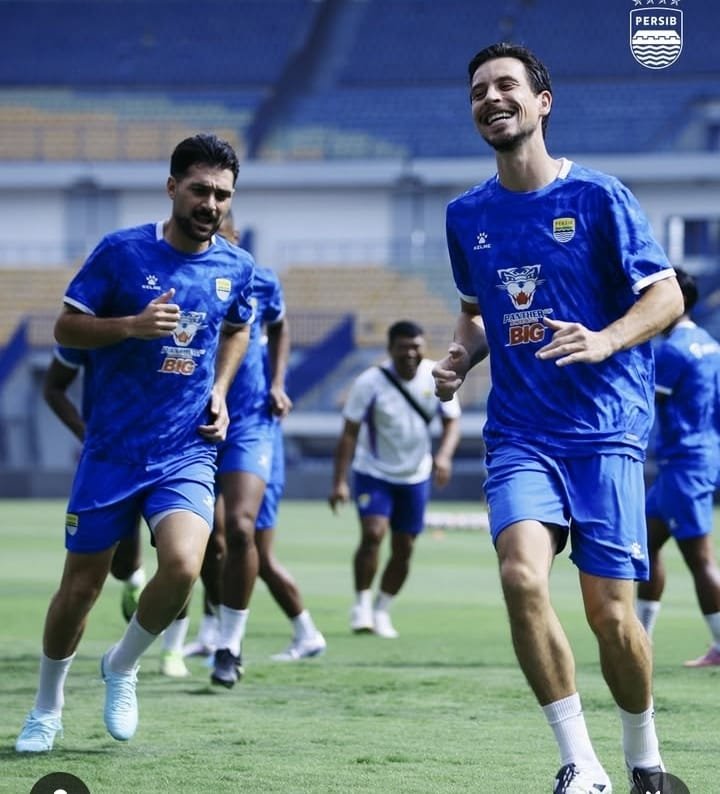 Persib Bandung Bakal Rotasi Pemain Saat Jamu Pamuncak Klasemen Borneo FC 1 IMG 20251205 WA0014