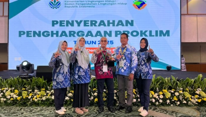 PLN Indonesia Power UBP Barito Antar Tiwingan Lama Raih Trophy Proklim Utama 2025