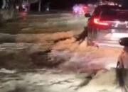 Pengendara Diimbau Tunda Perjalanan, Banjir Kembali Rendam Ruas Jalan Pidie Jaya – Bireuen, Aceh